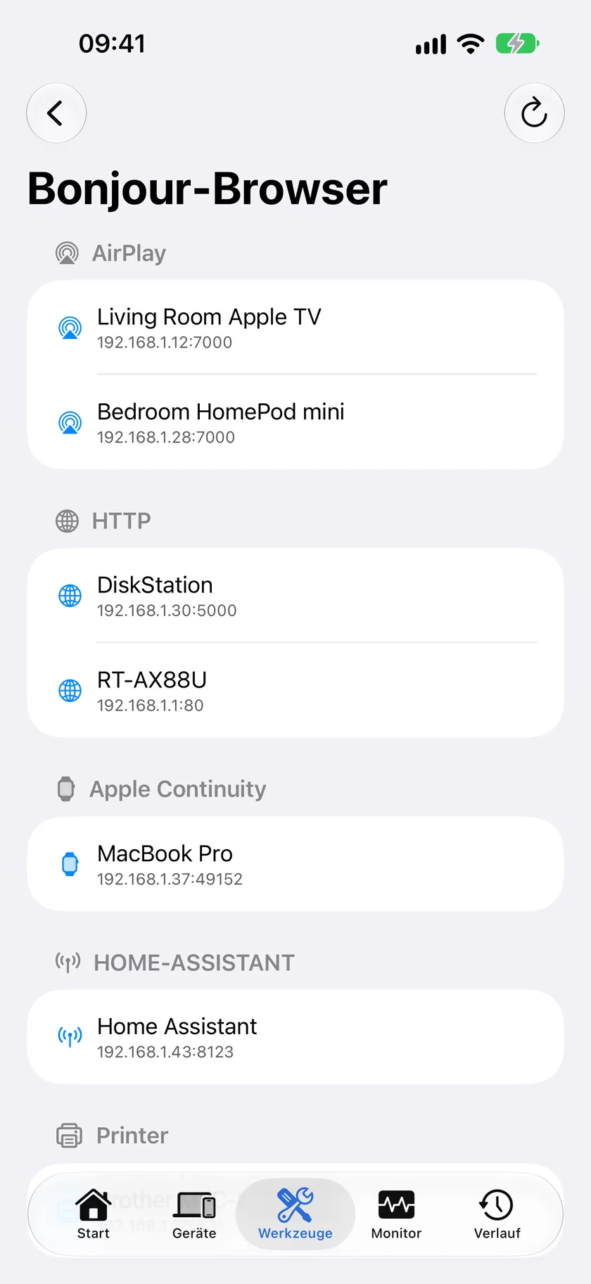 Der Bonjour-Browser von PingKit auf dem iPhone gruppiert gefundene Dienste nach Art und zeigt Gerät, Adresse und Port, die jeden davon ankündigen.